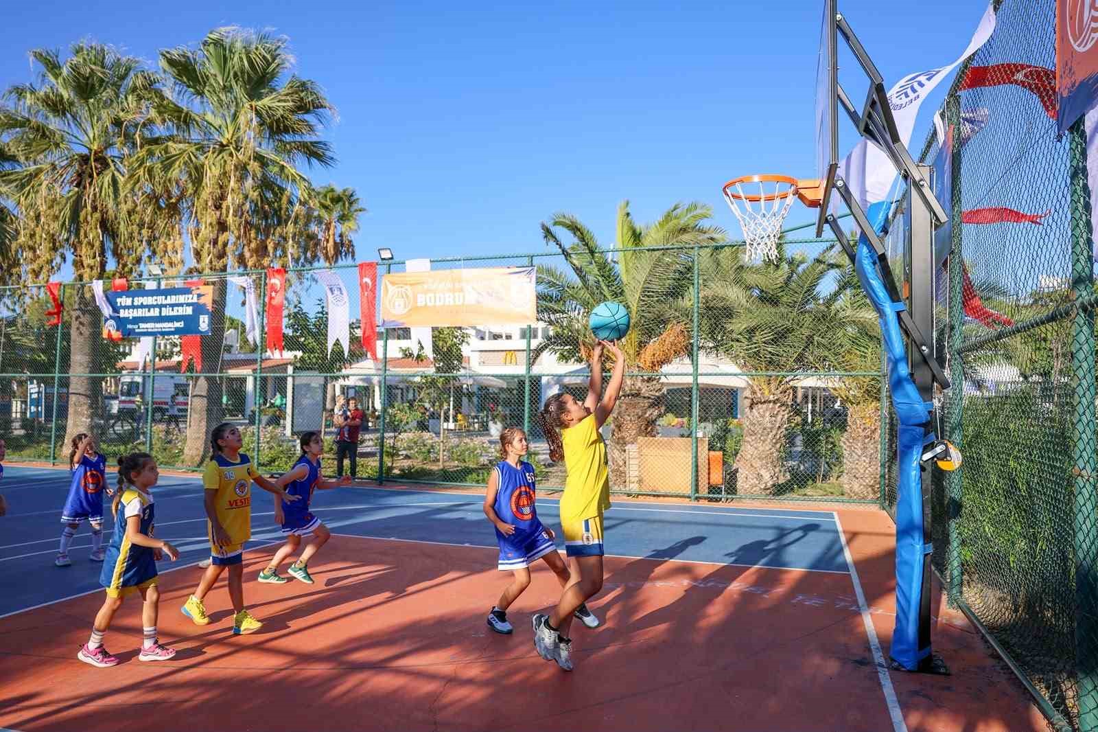 TURGUTREİS’TE BASKETBOL ŞÖLENİ BAŞLADI: ŞAMPİYONLUK İÇİN 56 TAKIM SAHAYA ÇIKTI