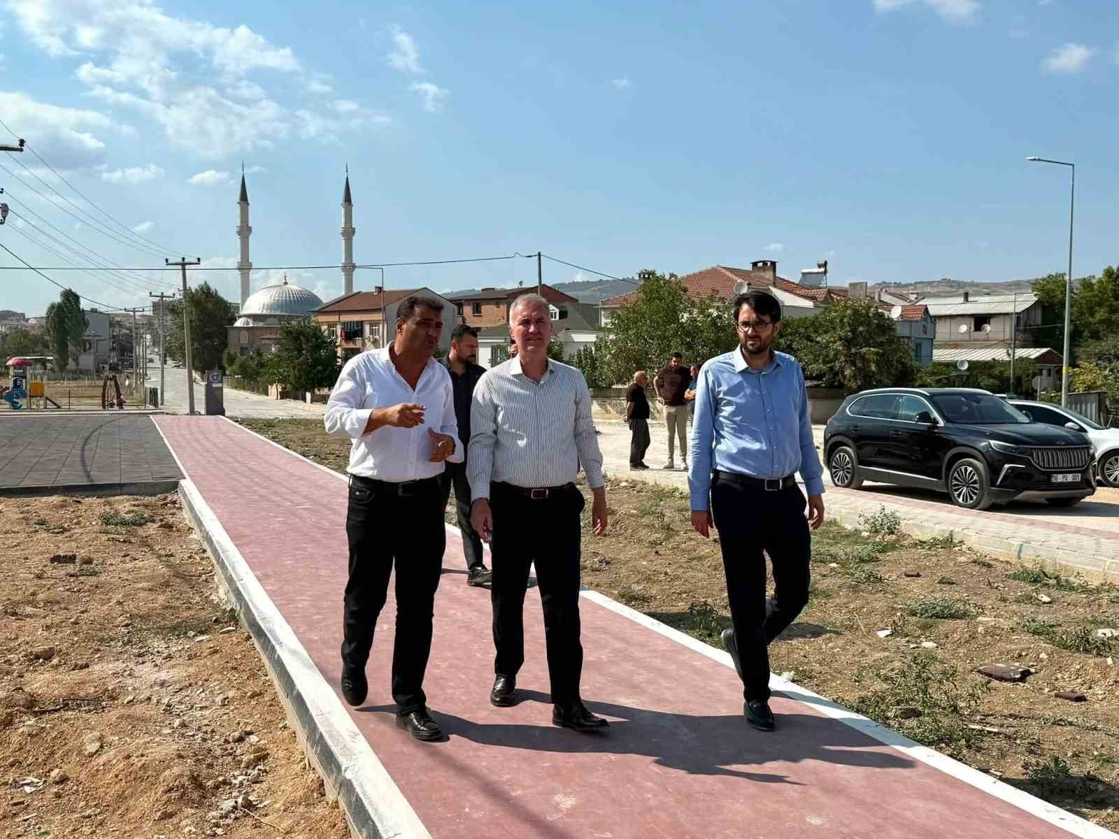 İNEGÖL BELEDİYE BAŞKANI ALPER TABAN, HUZUR VE CERRAH MAHALLELERİNDE BURSA BÜYÜKŞEHİR BELEDİYESİ BUSKİ TARAFINDAN SÜRDÜRÜLEN ALTYAPI ÇALIŞMALARINI YERİNDE İNCELEDİ.