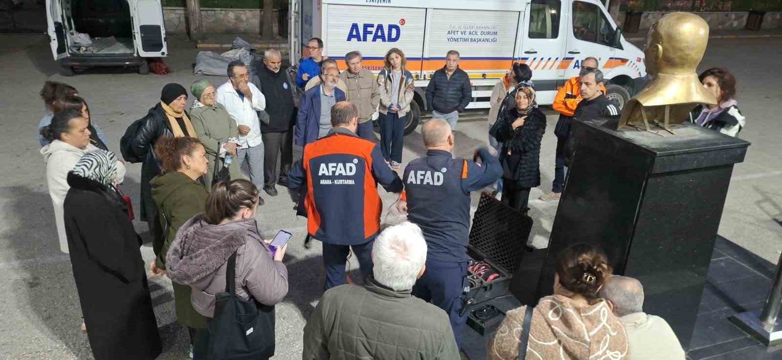 ESKİŞEHİR AFET VE ACİL DURUM YÖNETİMİ İL MÜDÜRLÜĞÜ (AFAD) EKİPLERİNCE MAHALLE BAZLI AFET EĞİTİMİ GERÇEKLEŞTİRİLDİ.