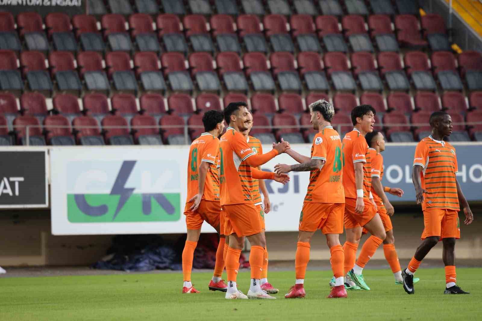 CORENDON ALANYASPOR, MİLLİ TAKIM ARASINDA SÜPER LİG EKİPLERİNDEN AMED SPORTİF FAALİYETLER İLE OYNADIĞI HAZIRLIK MAÇINI 4-0 KAZANDI.