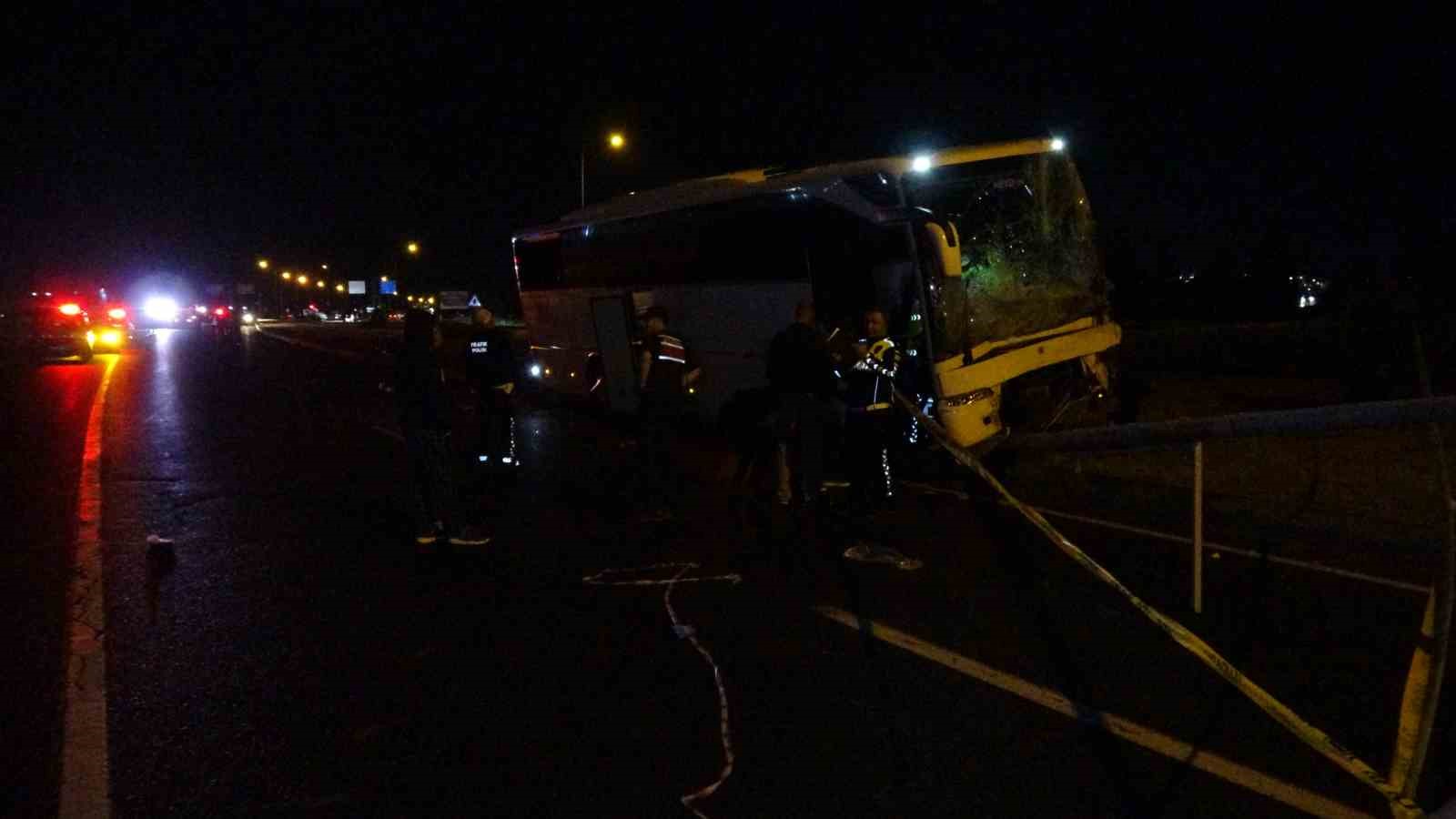 MALATYA'DA OTOBÜS İLE HAFİF TİCARİ ARACIN ÇARPIŞMASI SONUCU MEYDANA GELEN KAZADA 2 KİŞİ HAYATINI KAYBETTİ, 1'İ AĞIR 3 KİŞİ YARALANDI.