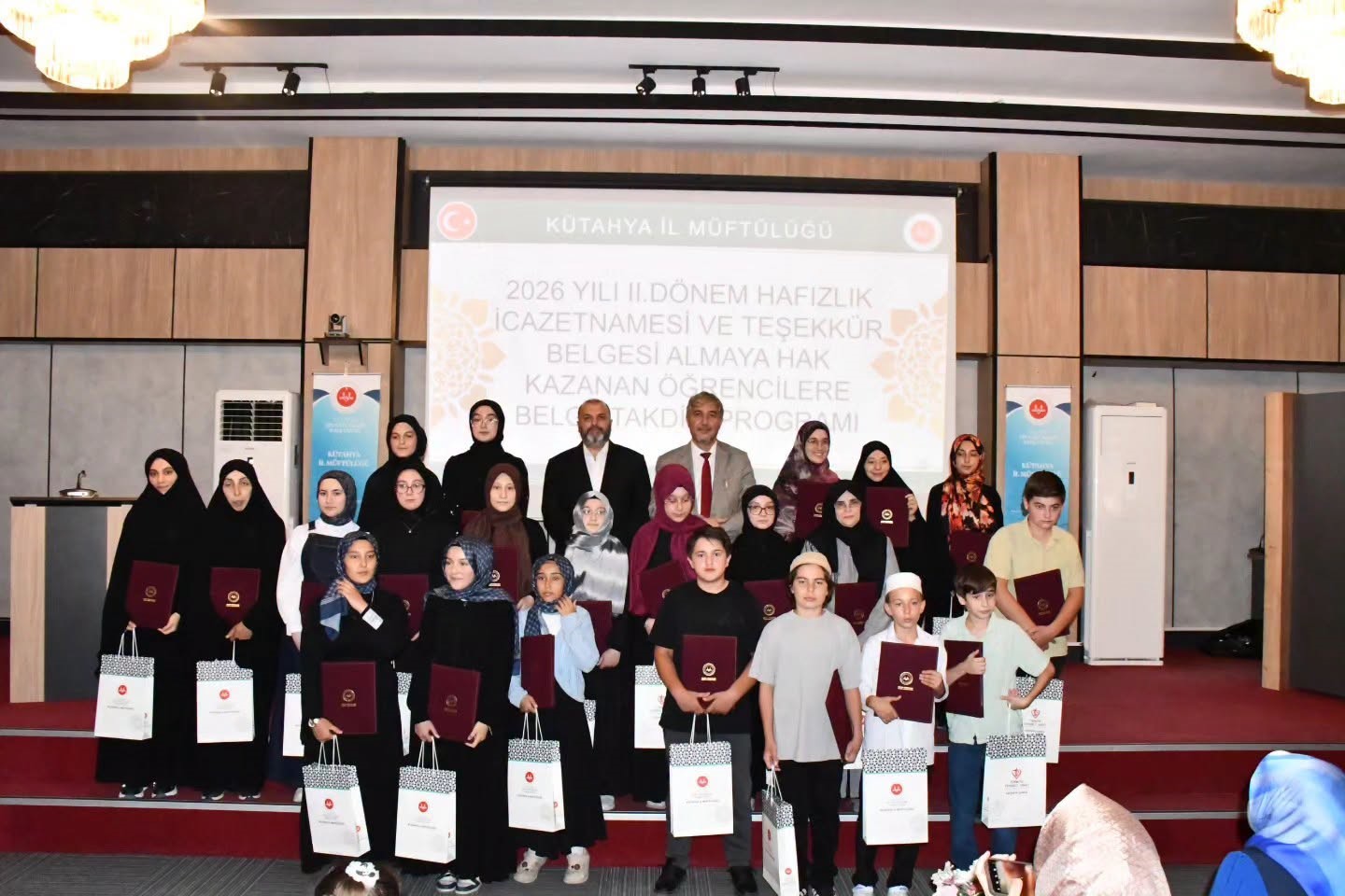 KÜTAHYA'DA 23 ÖĞRENCİYE HAFIZLIK İCAZETNAMESİ VERİLDİ