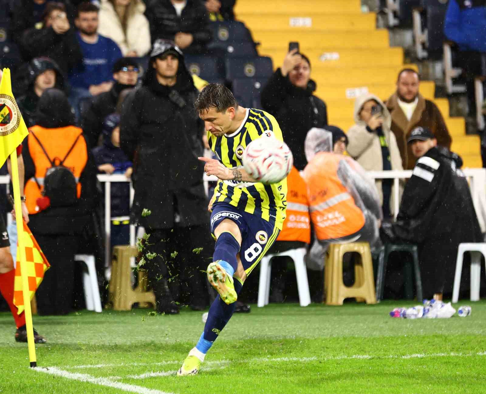 TRENDYOL SÜPER LİG’İN 8. HAFTASINDA FENERBAHÇE EVİNDE KARŞILAŞTIĞI CORENDON ALANYASPOR'U 3-0 MAĞLUP ETTİ.