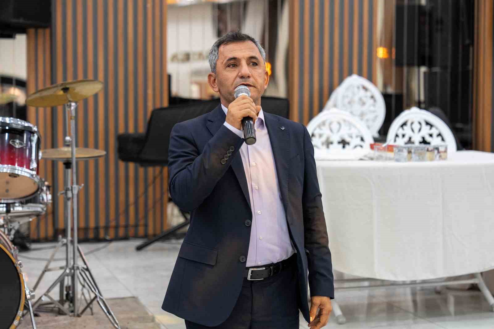 BÜYÜKŞEHİR BELEDİYESİ EŞBAŞKANI EMİN AY, ÖZPINAR VE KAYA AİLELERİ ARASINDAKİ HUSUMETİN SONLANDIRILMASI AMACIYLA DÜZENLENEN BARIŞ BULUŞMASINA KATILDI.