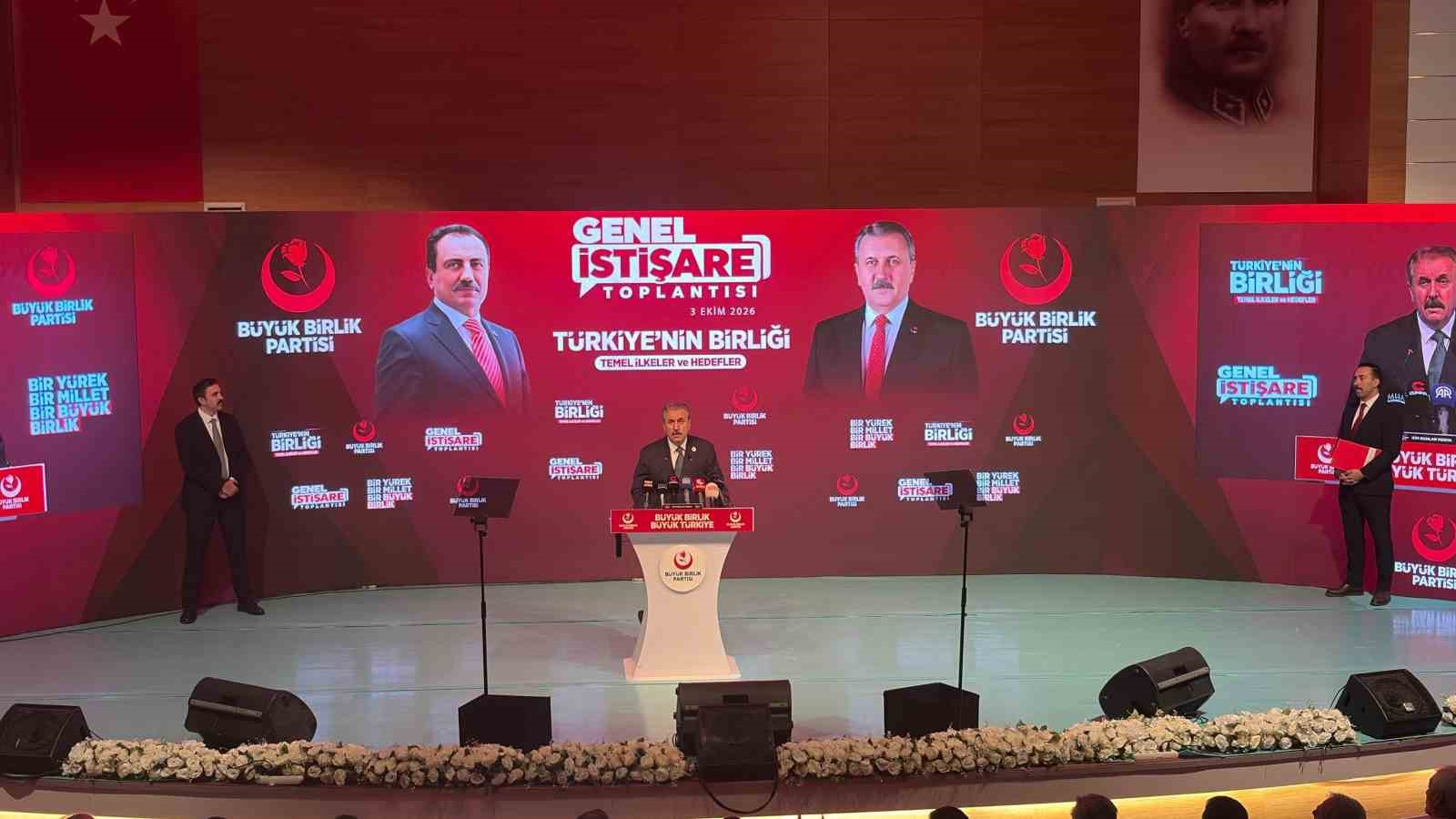 BÜYÜK BİRLİK PARTİSİ (BBP) LİDERİ MUSTAFA DESTİCİ, "HAYAT PAHALILIĞI KARŞISINDA VATANDAŞIMIZIN YAŞADIĞI SIKINTININ FARKINDAYIZ. ENFLASYONLA MÜCADELE, ÜRETİMİN GÜÇLENMESİ VE GELİR DAĞILIMININ İYİLEŞMESİYLE BİRLİKTE YÜRÜTÜLMELİDİR" DEDİ.