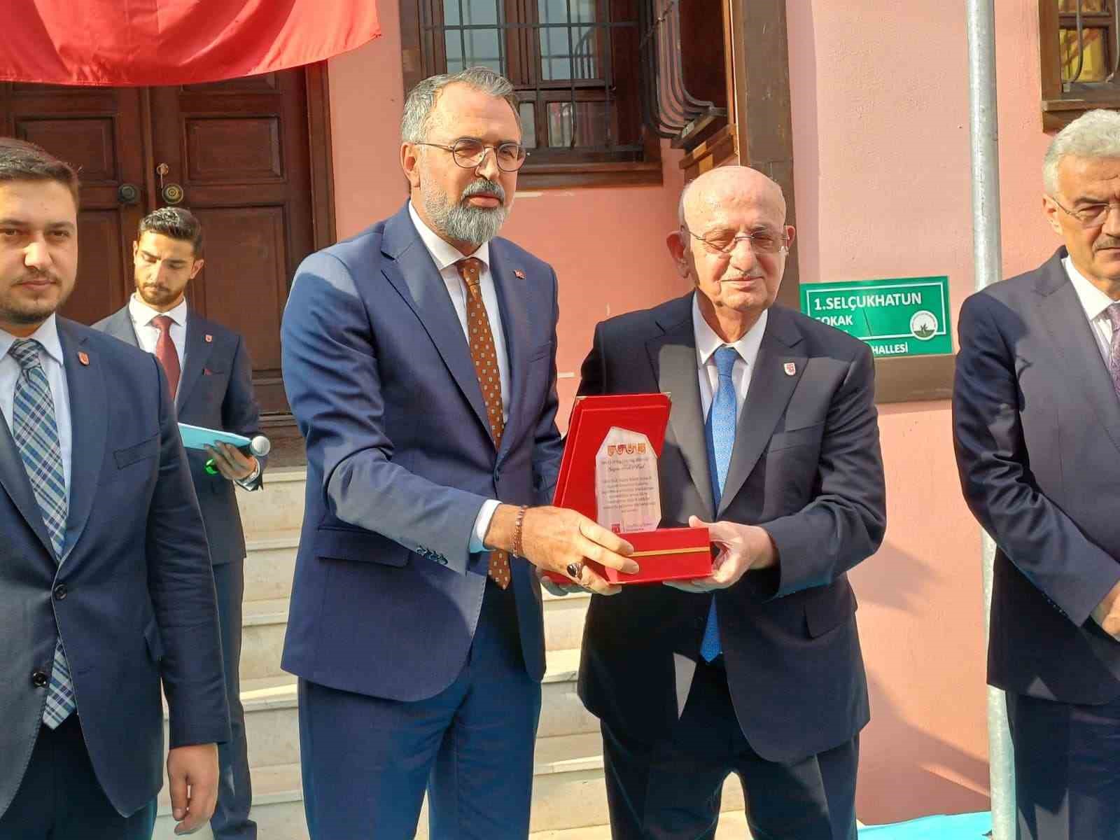 İSMAİL KAHRAMAN (SAĞDAN İKİNCİ): "GENÇLİK NE KADAR GÜÇLÜYSE ÜLKE O KADAR GÜÇLÜ OLUR"