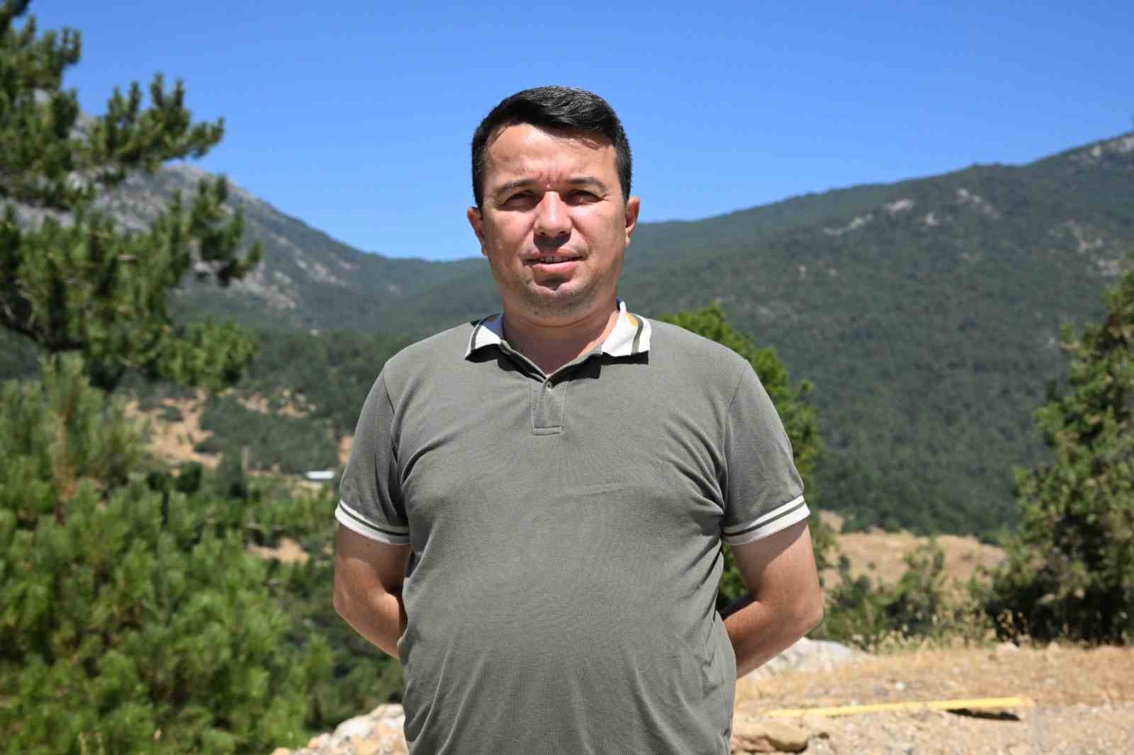 ÇALIŞMALAR HAKKINDA BİLGİ VEREN MANİSA BÜYÜKŞEHİR BELEDİYESİ FEN İŞLERİ DAİRESİ BAŞKANLIĞI YOL YAPIM ŞUBE MÜDÜRÜ MEHMET ORAL, BÖLGEDE DAHA ÖNCE MASKİ TARAFINDAN GERÇEKLEŞTİRİLEN ÇALIŞMA NEDENİYLE YOLUN PROGRAMA ALINDIĞINI BELİRTTİ.
