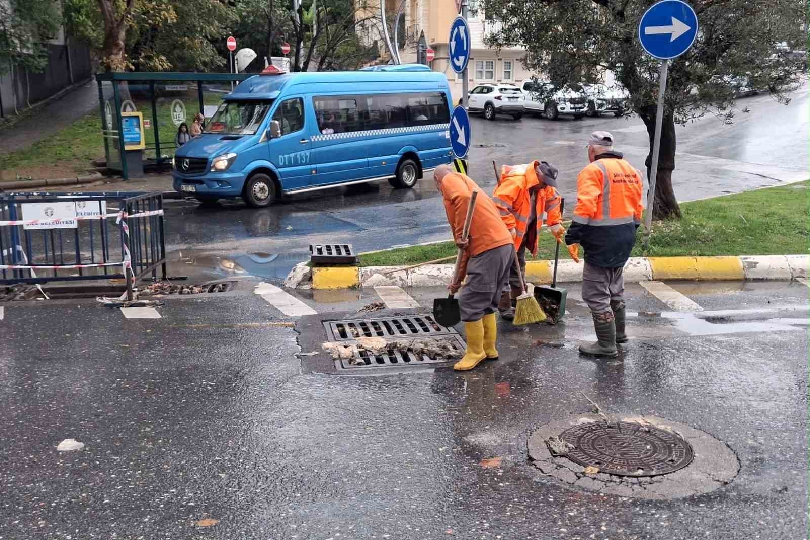 İSTANBUL GENELİNDE ETKİLİ OLAN YOĞUN YAĞIŞ ŞİLE’DE DE ETKİSİNİ GÖSTERİRKEN, ŞİLE BELEDİYESİ EKİPLERİ OLUMSUZLUKLARA KARŞI GECE GÜNDÜZ SAHADA GÖREV YAPTI