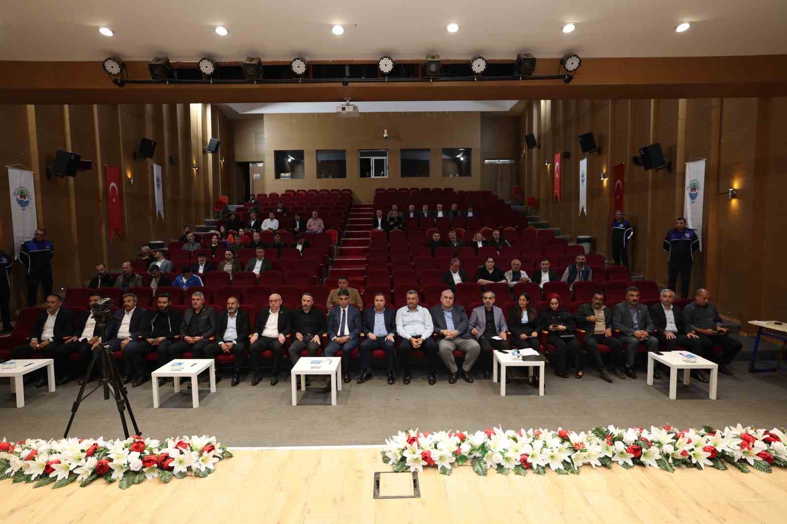 DİLOVASI BELEDİYESİ EKİM AYI OLAĞAN MECLİS TOPLANTISI, BELEDİYE BAŞKANI RAMAZAN ÖMEROĞLU BAŞKANLIĞINDA GERÇEKLEŞTİRİLDİ.