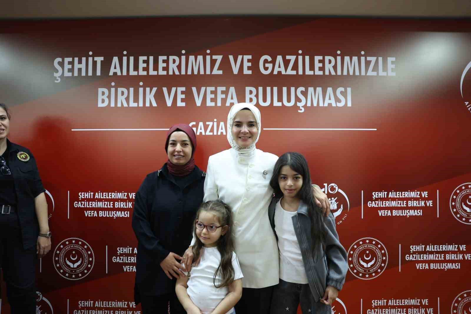 BAKAN GÖKTAŞ, GAZİANTEP’TE ŞEHİT AİLELERİ VE GAZİLERLE VEFA BULUŞMASINDA BİR ARAYA GELDİ