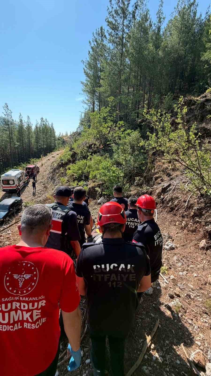 BURDUR'UN BUCAK İLÇESİNDE SIZGILA OTU TOPLAMAK İÇİN DAĞLIK ALANA ÇIKAN VATANDAŞ, KAYALIKLARDAN DÜŞEREK YARALANDI. YARALI, EKİPLERİN YAKLAŞIK 30 DAKİKALIK YAYA ULAŞIMININ ARDINDAN BULUNDUĞU YERDEN KURTARILARAK HASTANEYE KALDIRILDI.