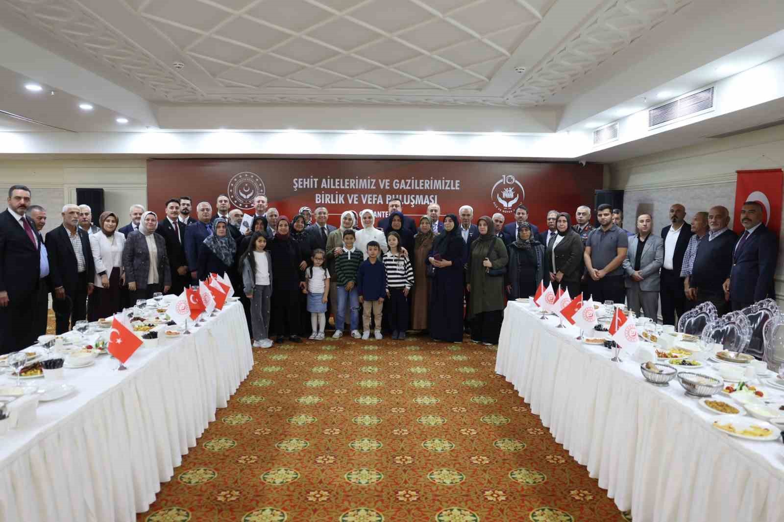 BAKAN GÖKTAŞ, GAZİANTEP’TE ŞEHİT AİLELERİ VE GAZİLERLE VEFA BULUŞMASINDA BİR ARAYA GELDİ