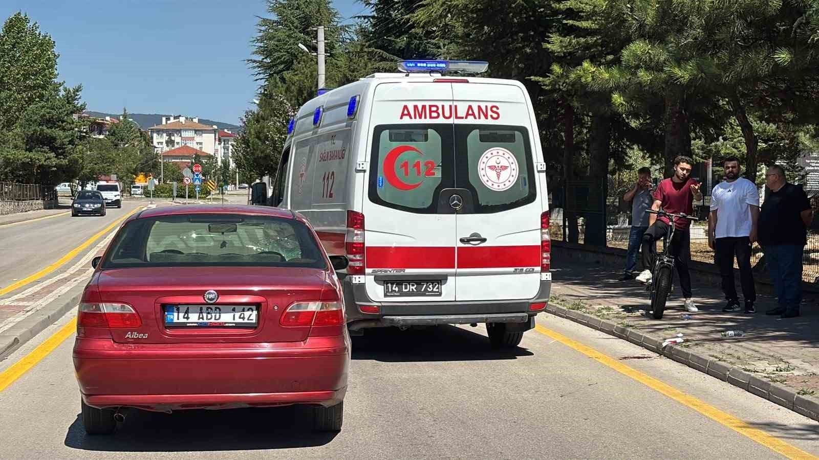 SAĞLIK EKİPLERİNCE OLAY YERİNDE İLK MÜDAHALESİ YAPILAN YARALI İDRİS Ç., AMBULANSLA BOLU İZZET BAYSAL DEVLET HASTANESİ KÖROĞLU ÜNİTESİ'NE KALDIRILDI. TEDAVİ ALTINA ALINAN YARALININ DURUMUNUN TAKİP EDİLDİĞİ ÖĞRENİLDİ.