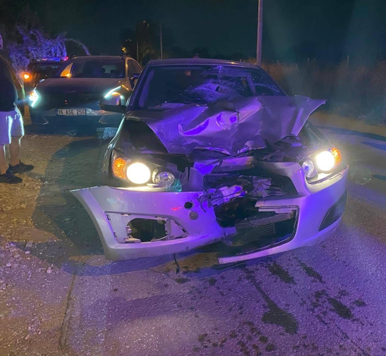 BURSA’NIN İNEGÖL İLÇESİNDE OTOMOBİL İLE MOTOSİKLETİN KAFA KAFAYA ÇARPIŞTIĞI KAZADA MOTOSİKLET SÜRÜCÜSÜ AĞIR YARALANDI.