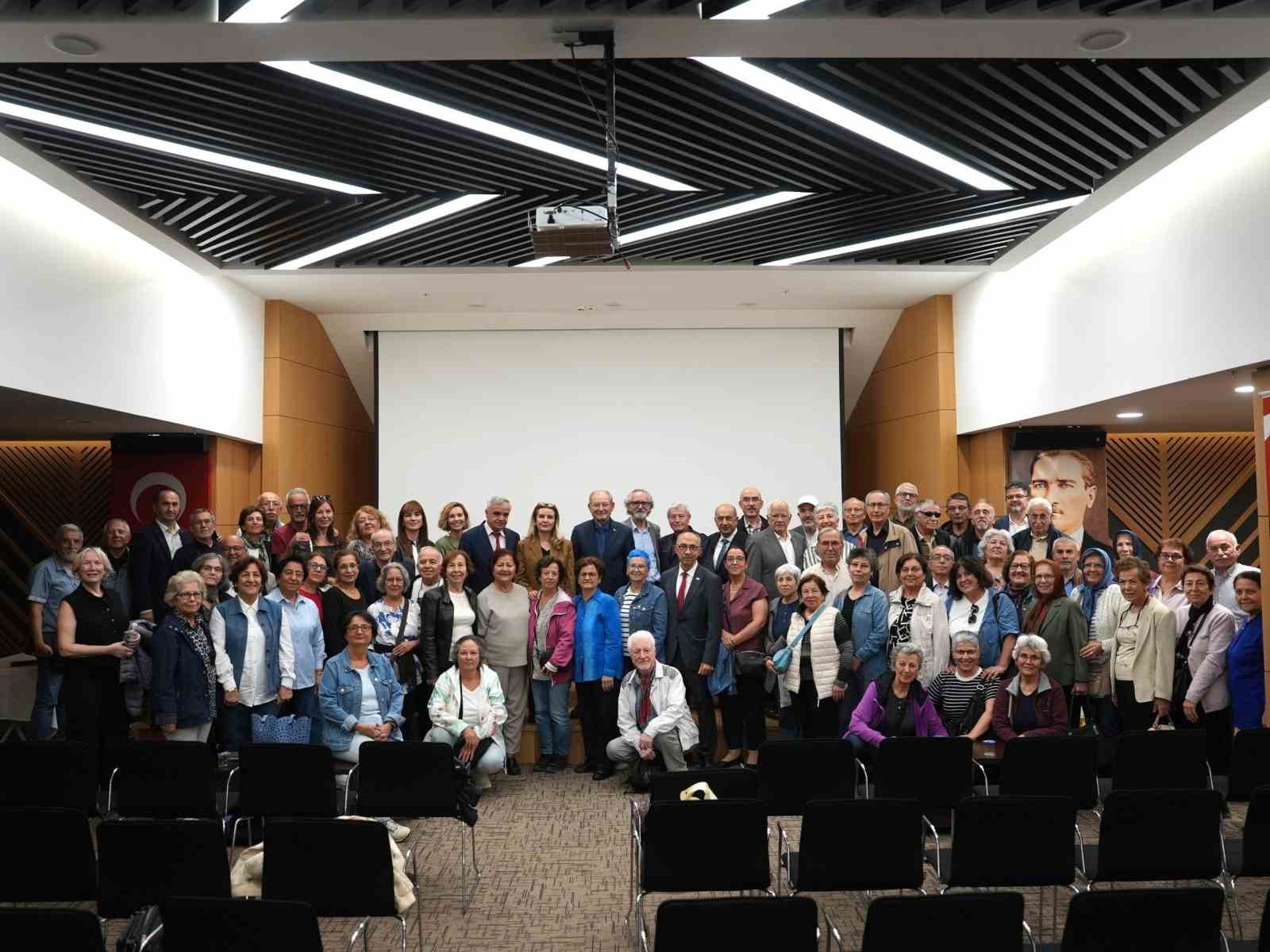 DENİZLİ BÜYÜKŞEHİR BELEDİYESİ, DÜNYA YAŞLILAR GÜNÜ NEDENİYLE "YAŞLI HAKLARI VE HUKUKU" BAŞLIKLI SÖYLEŞİ DÜZENLEDİ.