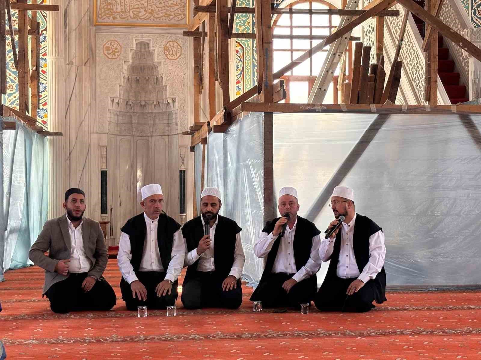 DÜZCE İL MÜFTÜLÜĞÜ TARAFINDAN CAMİLER VE DİN GÖREVLİLERİ HAFTASI DOLAYISIYLA HAYATINI KAYBEDEN DİN GÖREVLİLERİ İÇİN MEVLİD-İ ŞERİF PROGRAMI DÜZENLENDİ.