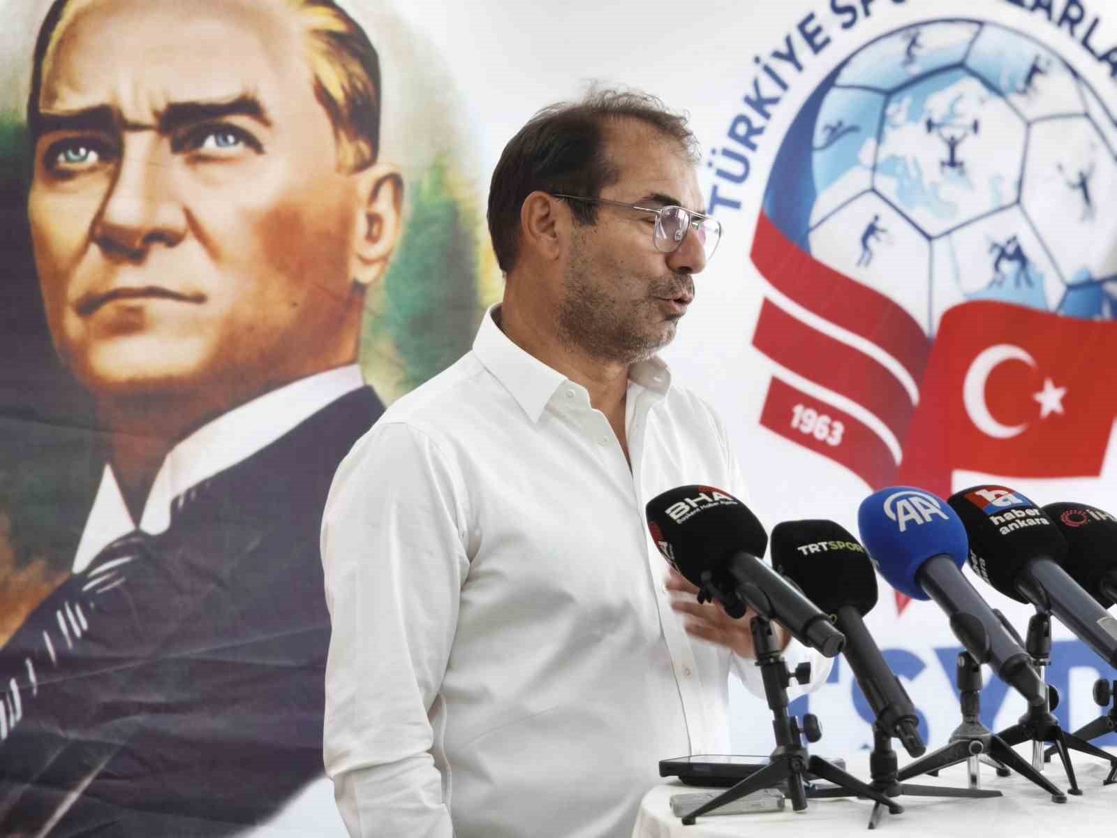 GENÇLERBİRLİĞİ TEKNİK DİREKTÖRÜ METİN DİYADİN, KONUŞMA YAPTI.