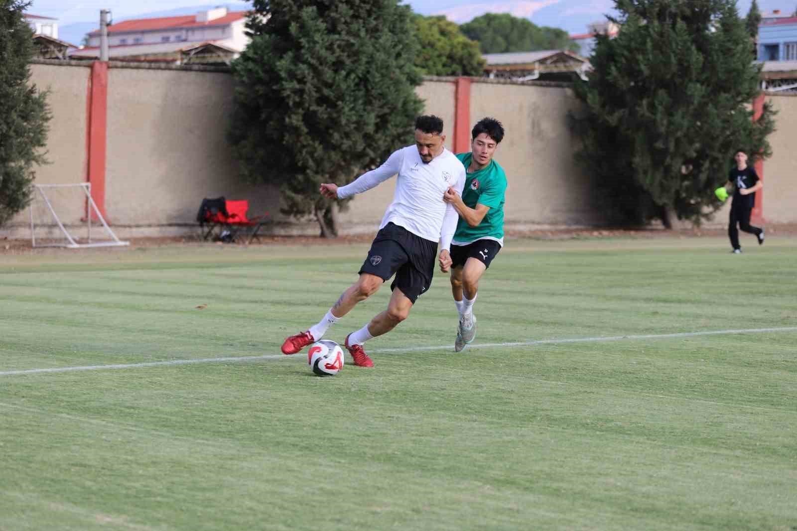 NAZİLLİ ŞEHİR SPOR KULÜBÜ, HAZIRLIK MAÇINDA KONUK ETTİĞİ İNCİRLİOVA BELEDİYESPOR İLE 1-1 BERABERE KALDI.