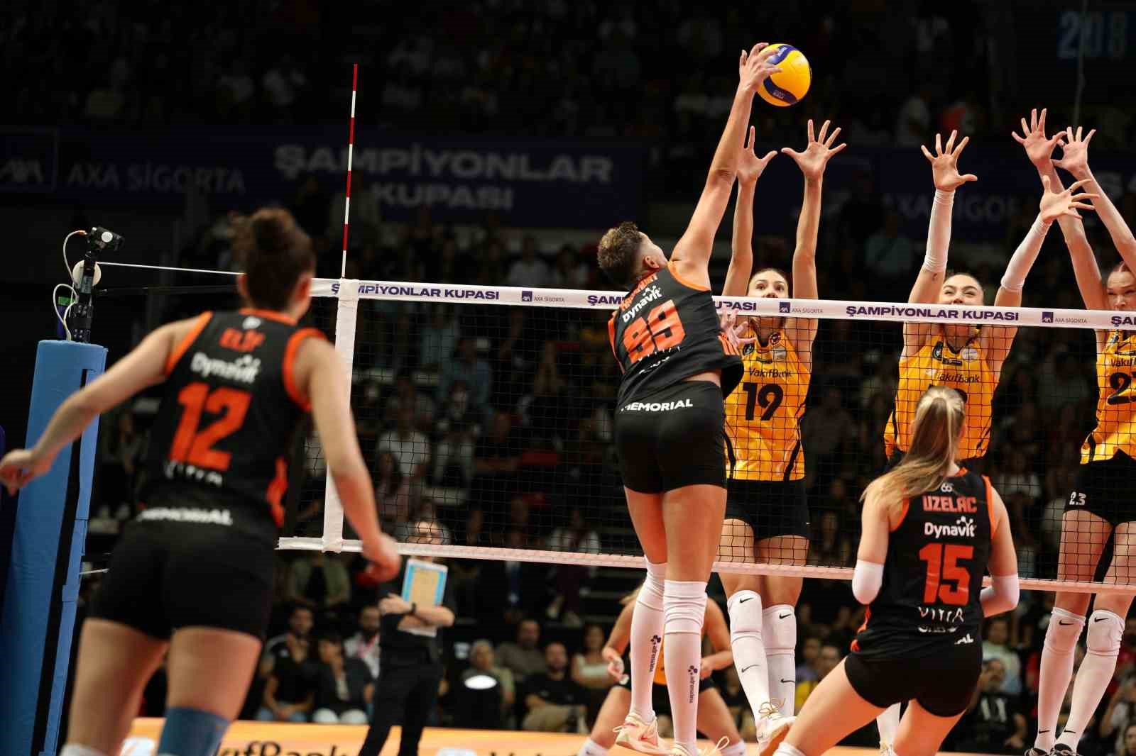 2026 KADINLAR AXA SİGORTA ŞAMPİYONLAR KUPASI'NDA V.BANK, ECZACIBAŞI'NI 3-2 MAĞLUP EDEREK KUPANIN SAHİBİ OLDU.