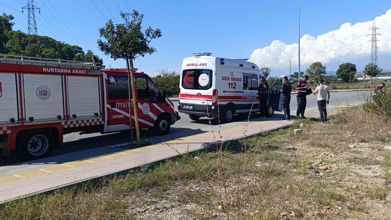 MANAVGAT İLÇESİNDE OTOMOBİL KONTROLDEN ÇIKARAK TARLAYA UÇTU