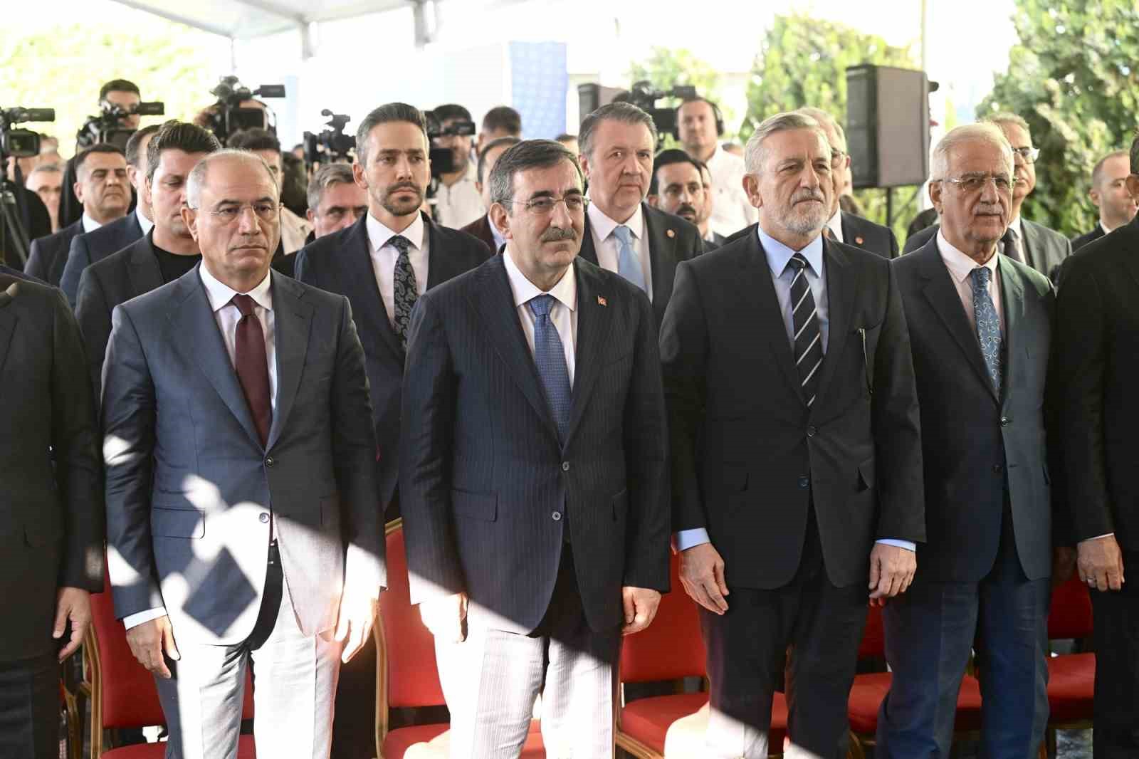 GİRİŞİM SERMAYESİ YATIRIM FONU MODELİYLE TEKNOSAB'DA HAYATA GEÇİRİLEN YAKLAŞIK 210 MİLYON DOLARLIK LOJİSTİK PARK PROJESİNİN TEMELİ ATILDI.