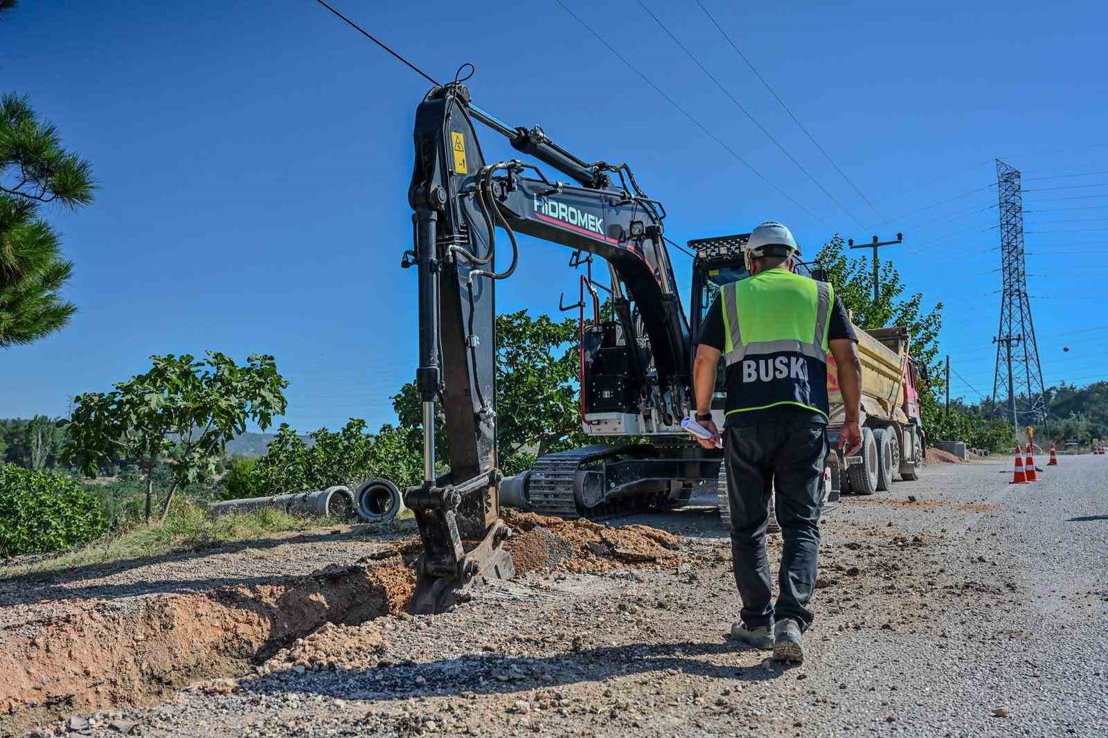 BURSA BÜYÜKŞEHİR BELEDİYESİ, İL GENELİNDE SÜRDÜRDÜĞÜ ALTYAPI AĞINI GÜÇLENDİRME ÇALIŞMALARI KAPSAMINDA OSMANGAZİ İLÇESİNDEKİ YENİ YERLEŞİM BÖLGELERİNDE KANALİZASYON İMALATINA BAŞLADI.