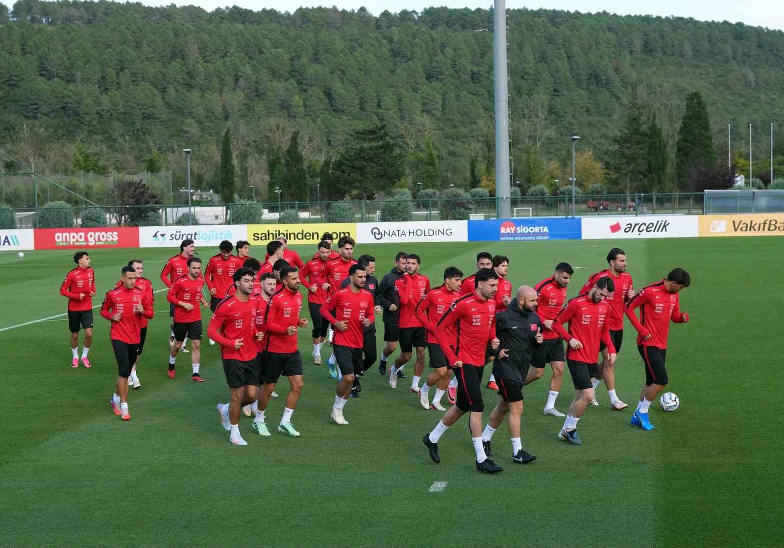 A MİLLİ FUTBOL TAKIMI, UEFA ULUSLAR A LİGİ 1. GRUP'TAKİ 3. MAÇINDA BELÇİKA İLE DEPLASMANDA OYNAYACAĞI KARŞILAŞMANIN HAZIRLIKLARINI YAPTIĞI ANTRENMANLA SÜRDÜRDÜ.