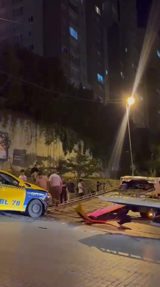 KAZA YERİNDEN ARAÇ KALDIRILDI.