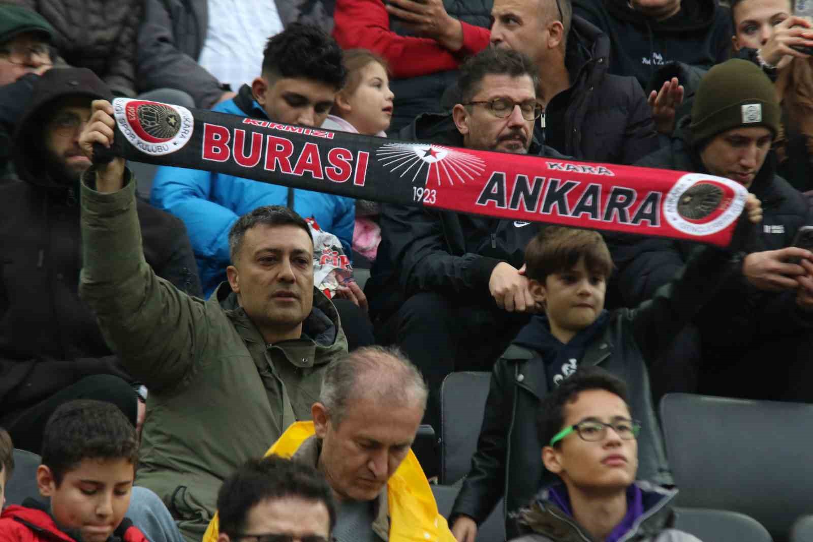 TRENDYOL SÜPER LİG'İN 8. HAFTASINDA GENÇLERBİRLİĞİ, GALATASARAY'I AĞIRLIYOR. MÜSABAKANIN İLK 15 DAKİKASI GOLSÜZ EŞİTLİKLE GEÇİLDİ.