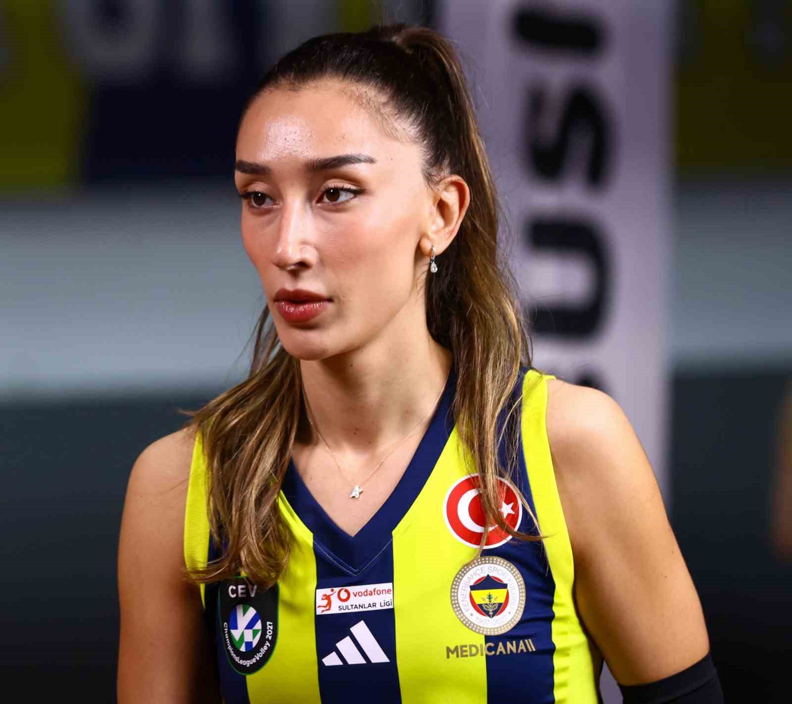 HANDE BALADIN, İHA MUHABİRİNE AÇIKLAMALARDA BULUNDU.