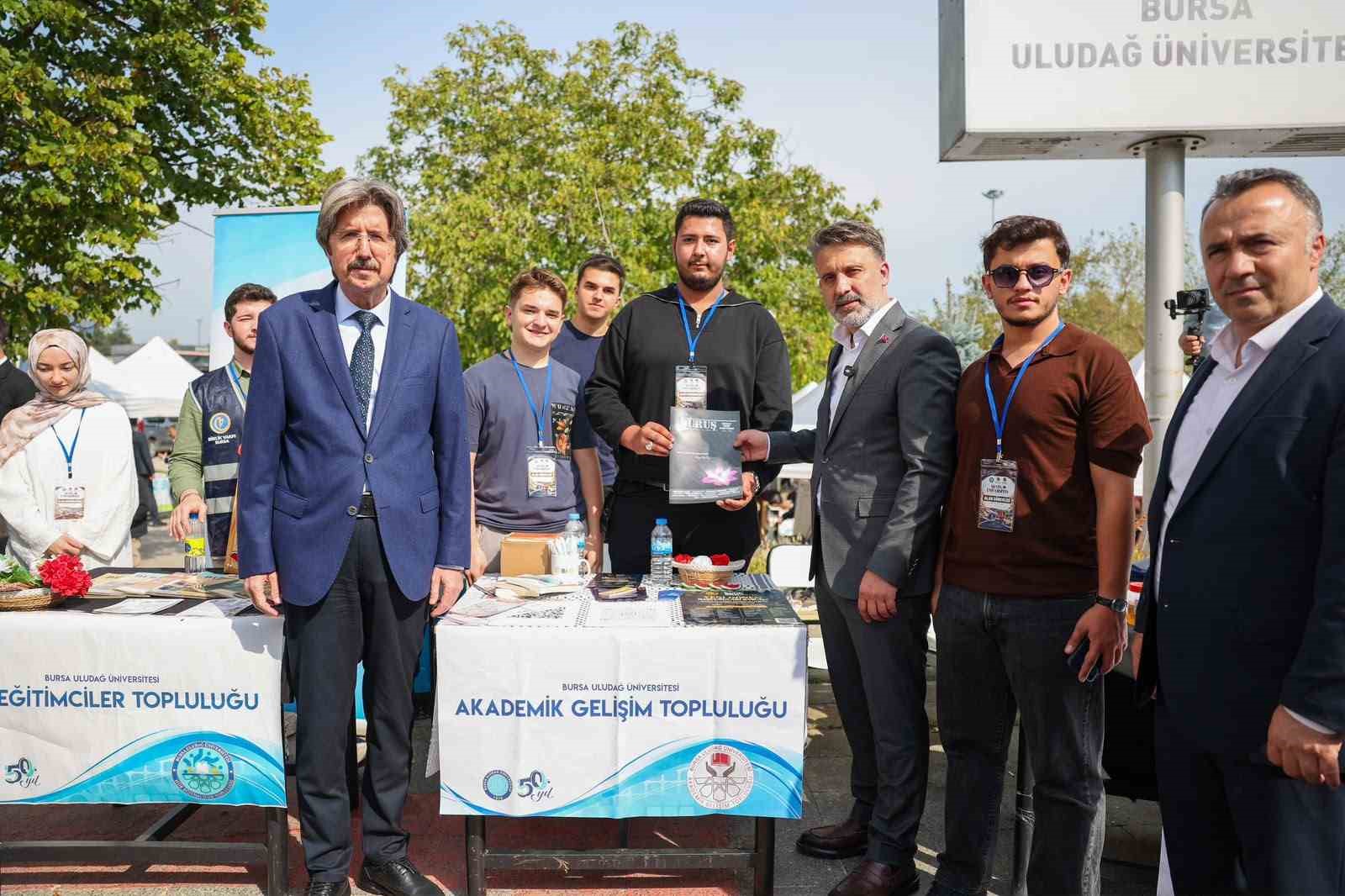 BURSA BÜYÜKŞEHİR BELEDİYESİ BAŞKAN VEKİLİ ŞAHİN BİBA, BÜYÜKŞEHİR BELEDİYESİ’NİN KATKILARIYLA BURSA ULUDAĞ ÜNİVERSİTESİ (BUÜ) TARAFINDAN BU YIL 12’NCİSİ DÜZENLENEN ‘SENİN ÜNİVERSİTEN’ ETKİNLİKLERİNDE GENÇLERLE BULUŞTU.