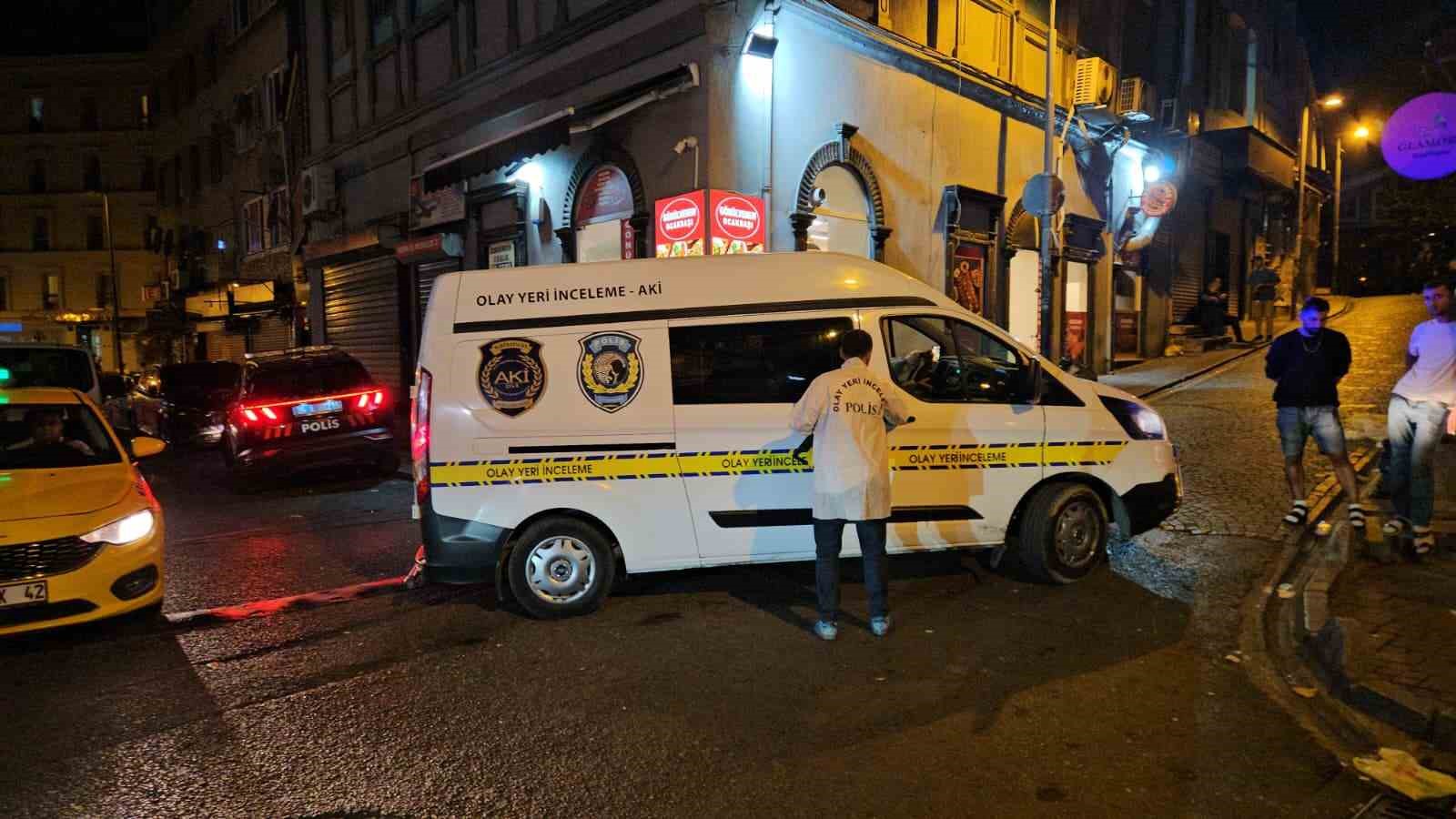 FATİH’TE ESNAF KAVGASINDA SİLAHLAR KONUŞTU: 1 ÖLÜ 1 YARALI