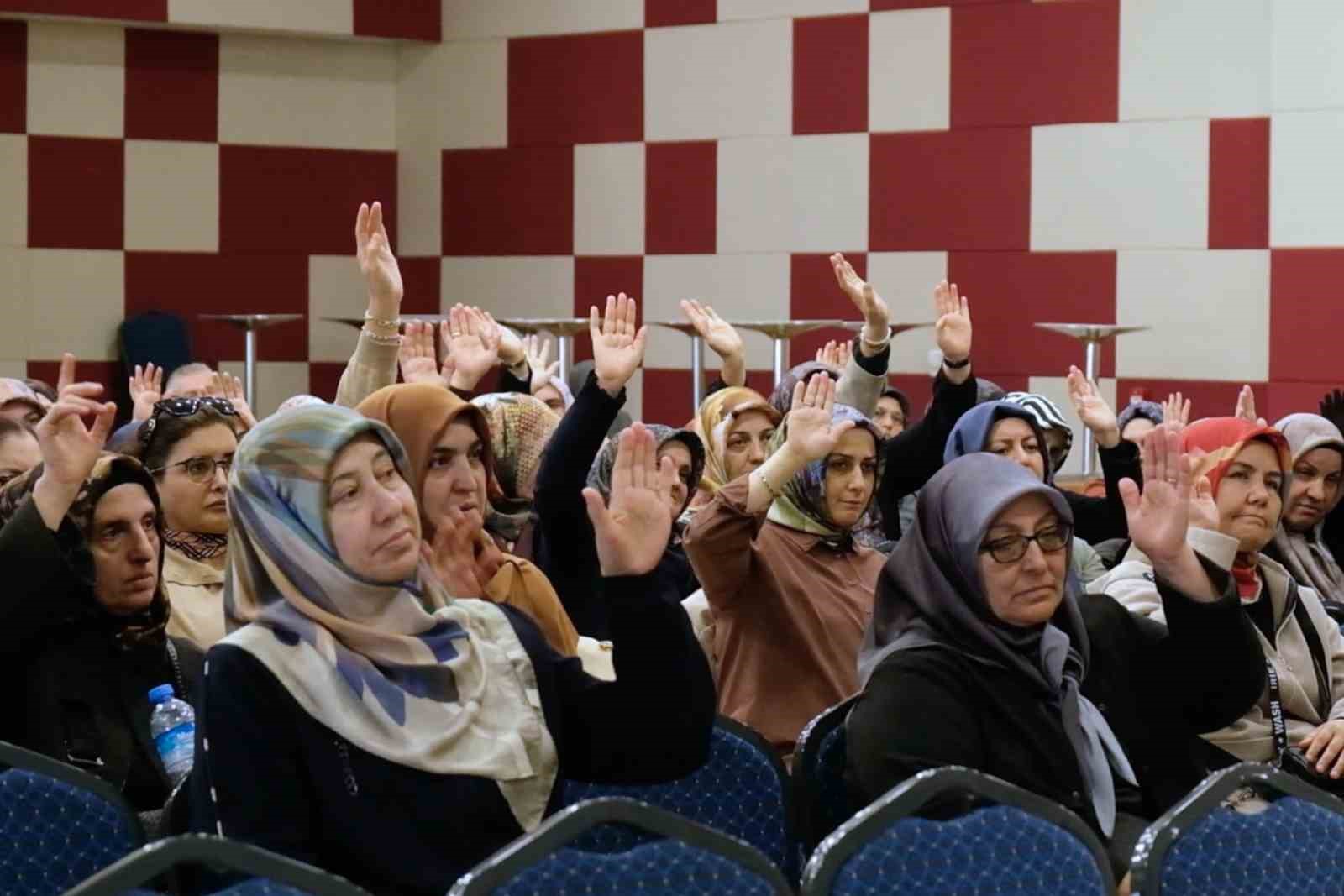 SİVAS’TA AİLE YAPISININ GÜÇLENDİRİLMESİ VE TOPLUMSAL FARKINDALIĞIN ARTIRILMASI AMACIYLA BAŞLATILAN AİLE SEMİNERLERİ PROGRAMININ İLK BULUŞMASINDA EŞİTLİK, ADALET ALGISI VE AİLE İÇİ SORUMLULUKLAR ELE ALINDI.