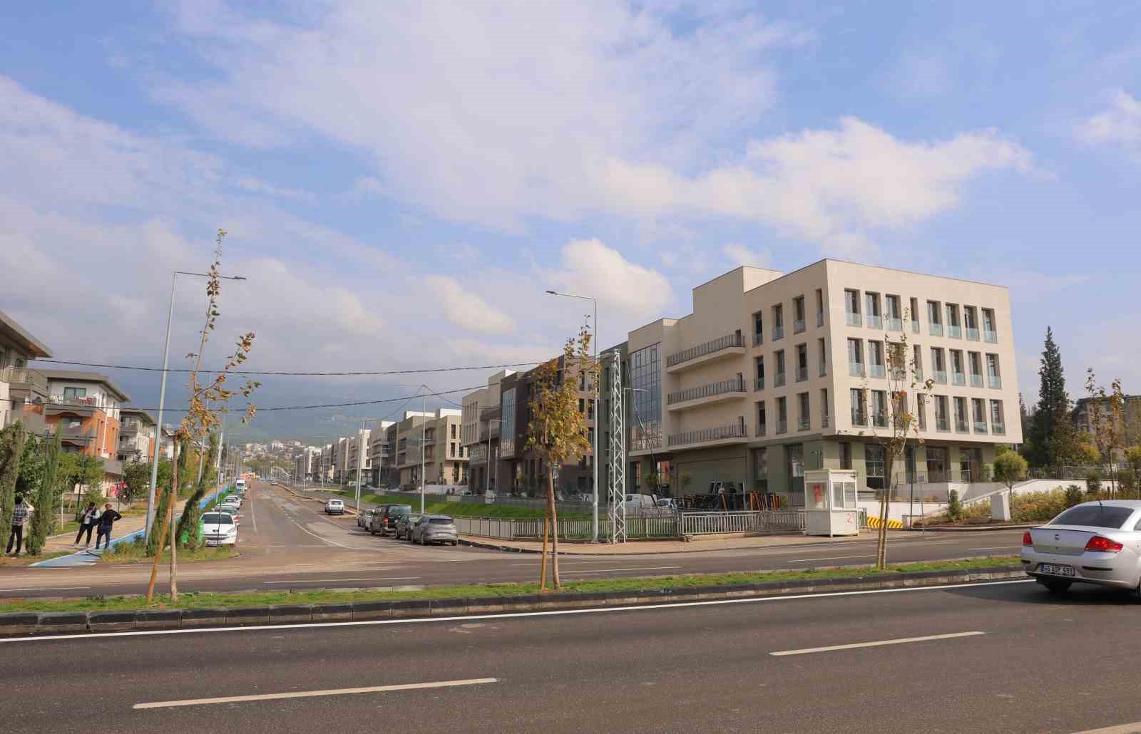 6 ŞUBAT 2023’TE MEYDANA GELEN DEPREMLERDE BÜYÜK YIKIMIN YAŞANDIĞI KAHRAMANMARAŞ’TA, ARADAN GEÇEN SÜREDE YENİDEN İNŞA ÇALIŞMALARIYLA BİRLİKTE MAHALLELERİN GÖRÜNÜMÜ DEĞİŞTİ