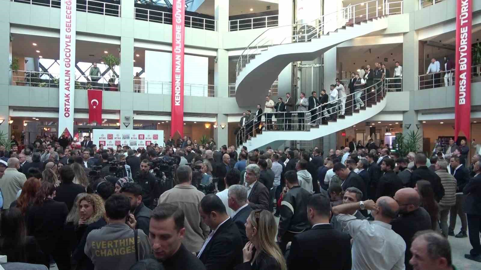 BURSA TİCARET VE SANAYİ ODASI’NDA (BTSO) BAŞKANLIK YARIŞI SONA ERDİ. GERÇEKLEŞTİRİLEN SEÇİMDE ÖZER MATLI, BTSO’NUN YENİ YÖNETİM KURULU BAŞKANI SEÇİLİRKEN, MECLİS BAŞKANLIĞI GÖREVİNE İSE EROL DAĞLIOĞLU GETİRİLDİ.