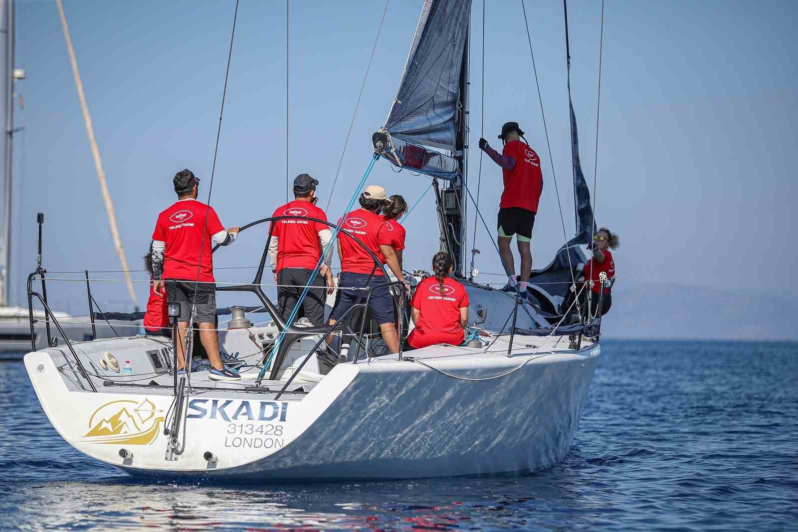 BURSA’DAN KATILAN YELKEN TAKIMI, KAFKAS KESTANE ŞEKERİ SPONSORLUĞUNDA MÜCADELE ETTİĞİ KNİDOS CUP YELKEN YARIŞLARI’NDA ÜÇÜNCÜLÜK ELDE EDEREK ÖNEMLİ BİR BAŞARIYA İMZA ATTI. TAMAMI BURSALI SPORCULARDAN OLUŞAN EKİP, HERO SAİLİNG ÇATISI ALTINDA GÖSTERDİĞİ PERFORMANSLA BURSA’YI BAŞARIYLA TEMSİL ETTİ.