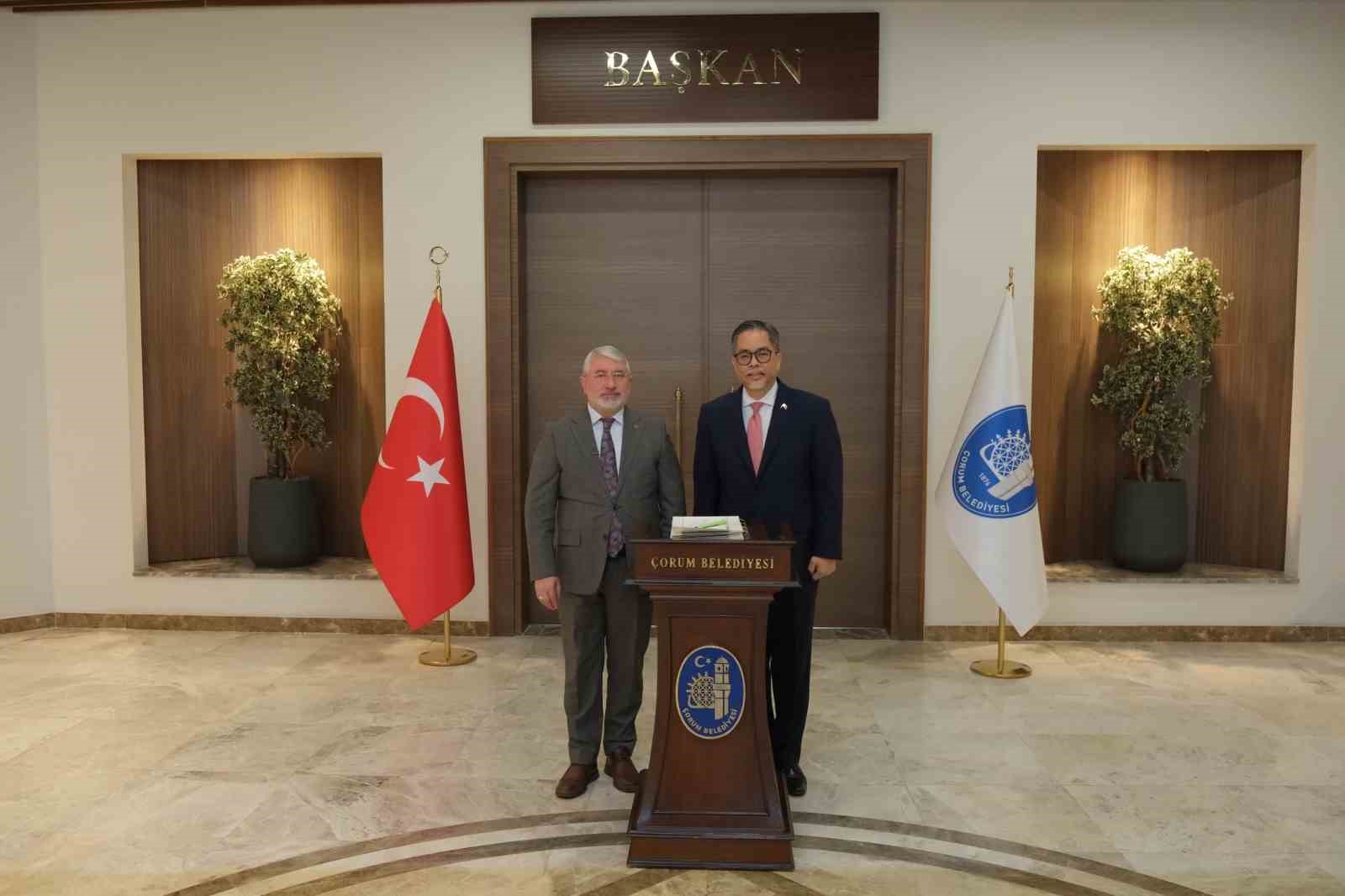 FİLİPİNLER’İN ANKARA BÜYÜKELÇİSİ JAİME RAMON T. ASCALON JR., ÇORUM BELEDİYE BAŞKANI DR. HALİL İBRAHİM AŞGIN’I ZİYARET ETTİ.