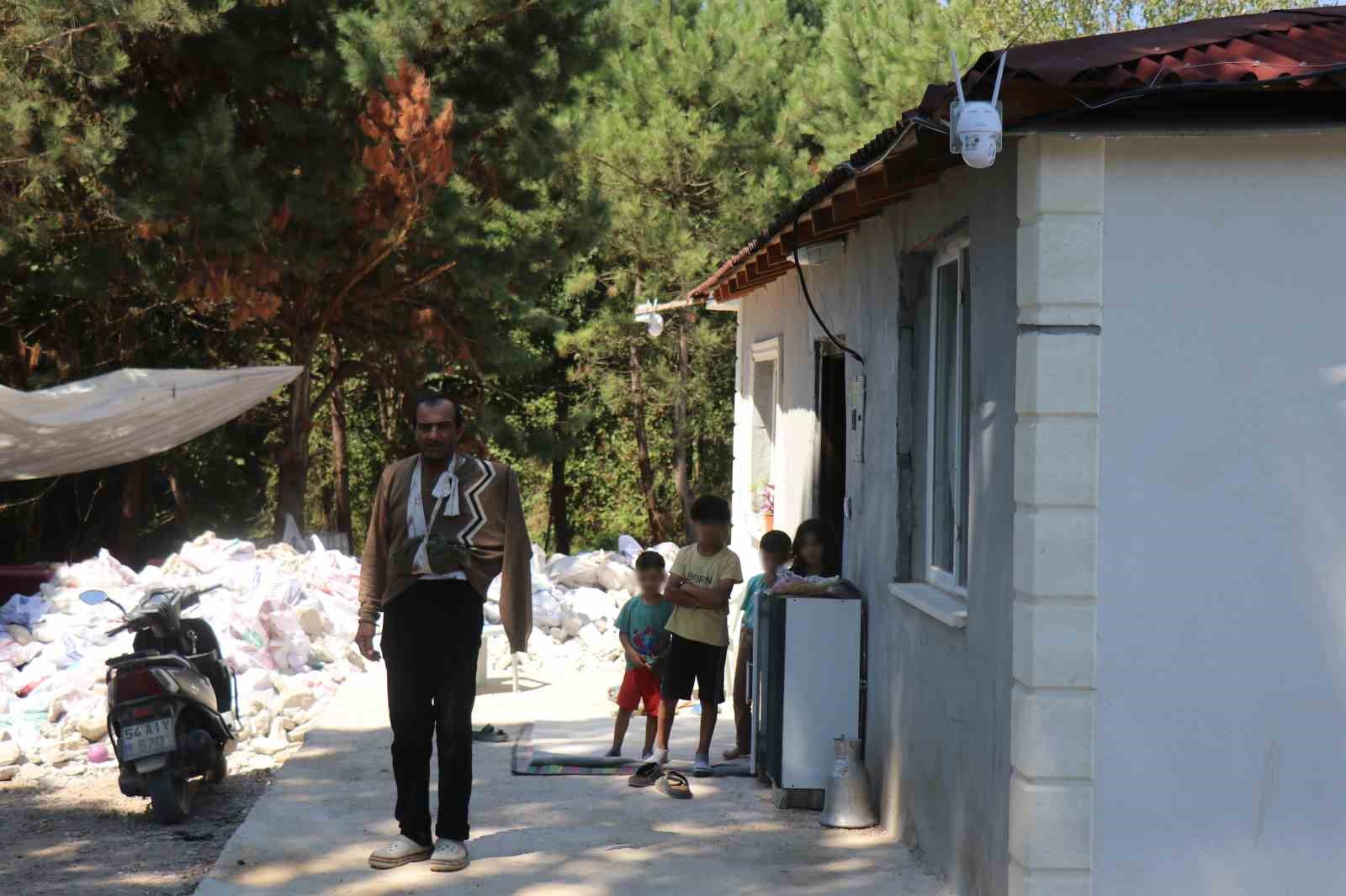 KAMERASINA TAŞ ATILARAK DEVRE DIŞI BIRAKILAN EV