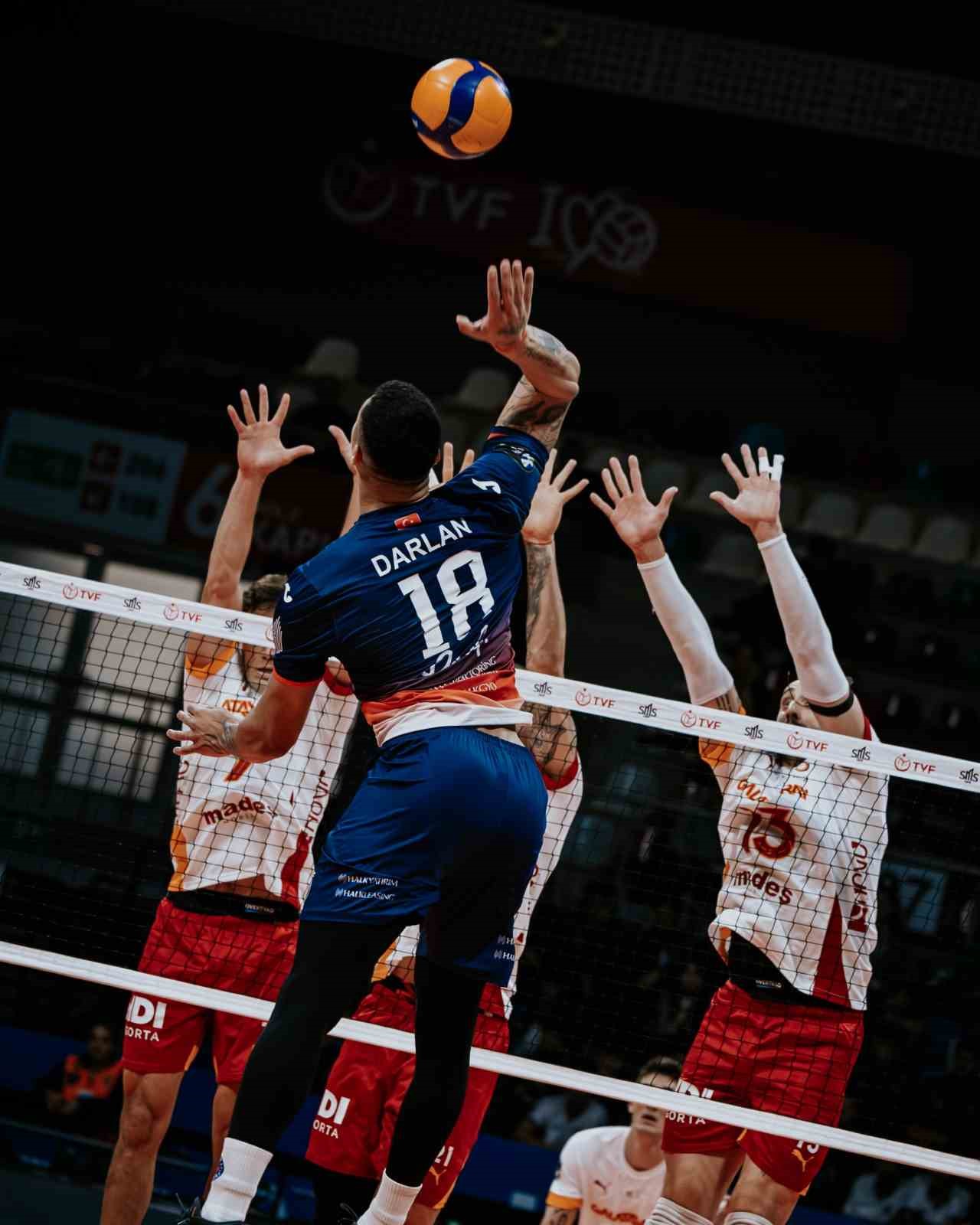 EFELER LİGİ’NİN İLK HAFTASINDA HALKBANK, SAHASINDA GALATASARAY'I 3-1 MAĞLUP ETTİ.