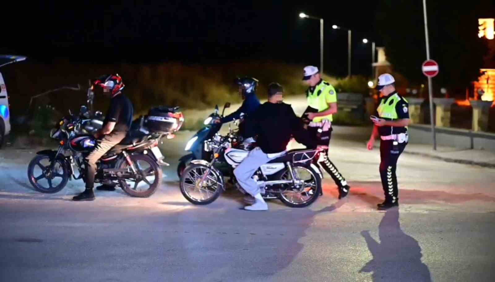 EDİRNE’DE GECE TRAFİK UYGULAMASI