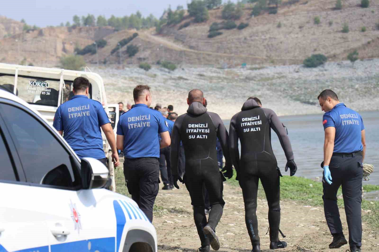 DENİZLİ’NİN PAMUKKALE İLÇESİNDE BULUNAN VALİ RECEP YAZICIOĞLU BARAJ GÖLETİ'NDE BİR ERKEĞE AİT CESET BULUNDU. ÜZERİNDEN KİMLİK ÇIKMAYAN VE VÜCUDUNDA DARP İZLERİ OLDUĞU İLERİ SÜRÜLEN ŞAHSIN KESİN ÖLÜM NEDENİ YAPILACAK OTOPSİNİN ARDINDAN NETLİK KAZANACAK.