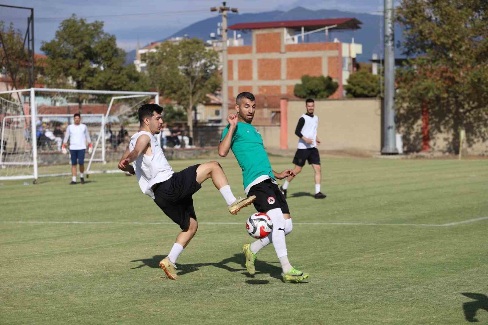 NAZİLLİ ŞEHİR SPOR KULÜBÜ, HAZIRLIK MAÇINDA KONUK ETTİĞİ İNCİRLİOVA BELEDİYESPOR İLE 1-1 BERABERE KALDI.