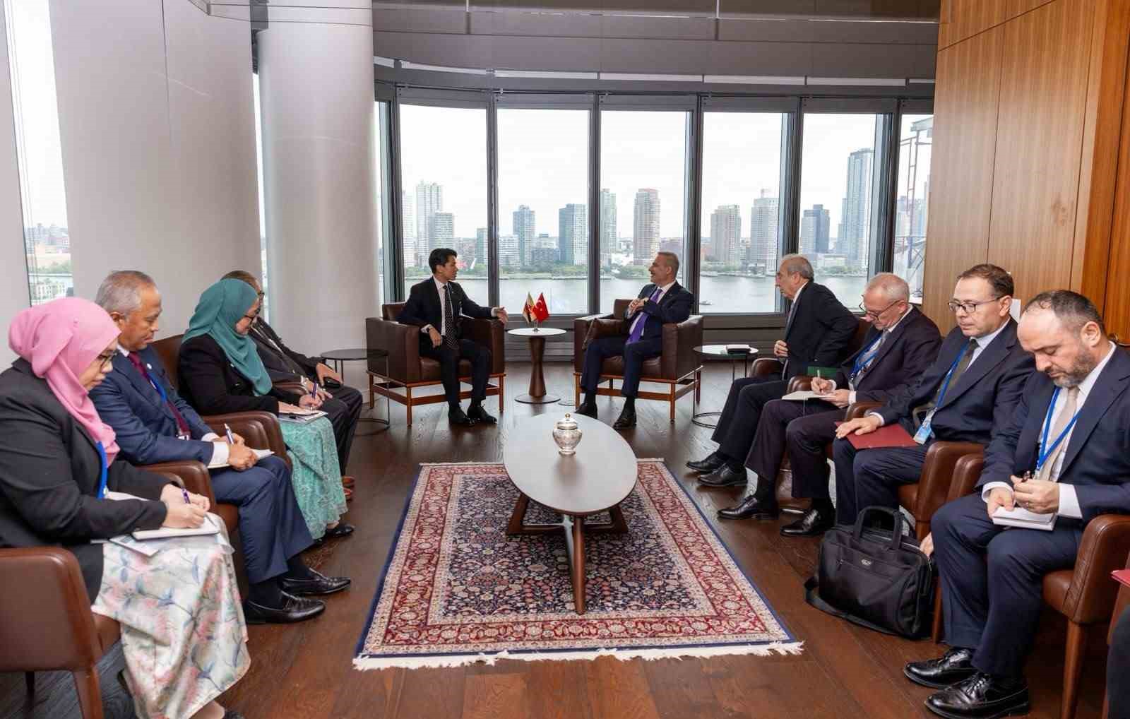 DIŞİŞLERİ BAKANI HAKAN FİDAN, NEW YORK’TA BRUNEİ DIŞİŞLERİ BAKANI PRENS ABDUL MATEEN İLE BİR ARAYA GELDİ.