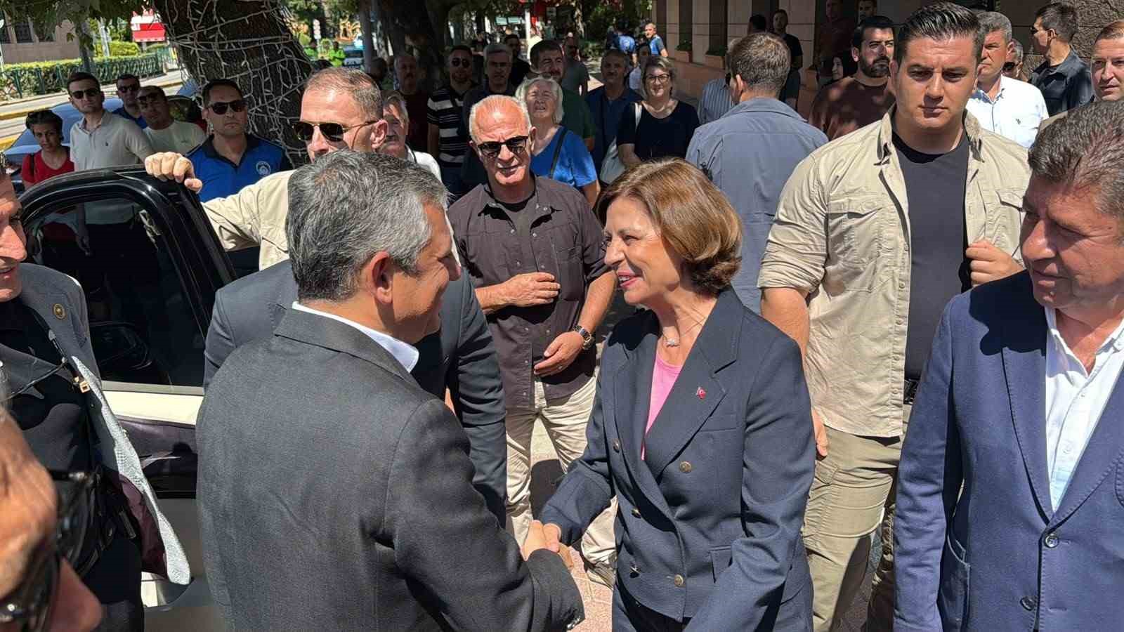 BAŞKAN ÖZEL, CENAZE PROGRAMI ÖNCEKİ ESKİŞEHİR BÜYÜKŞEHİR BELEDİYESİ’Nİ ZİYARET ETTİ.