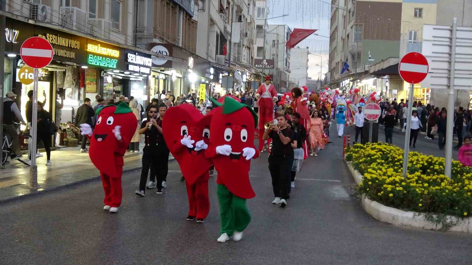 KİLİS’TE BİBER FESTİVALİ COŞKUYLA GERÇEKLEŞTİ