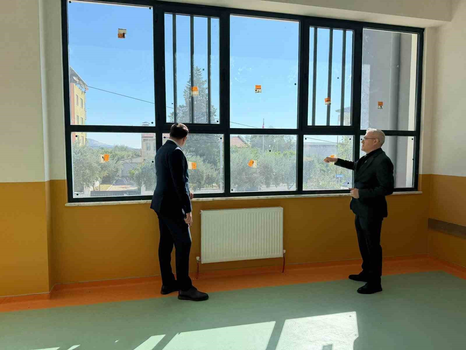 AYDIN’IN BUHARKENT İLÇESİNDE YAPIMI DEVAM EDEN 24 DERSLİKLİ KAMİLPAŞA İLKOKULU’NUN İNŞAATINDA SONA GELİNDİ.