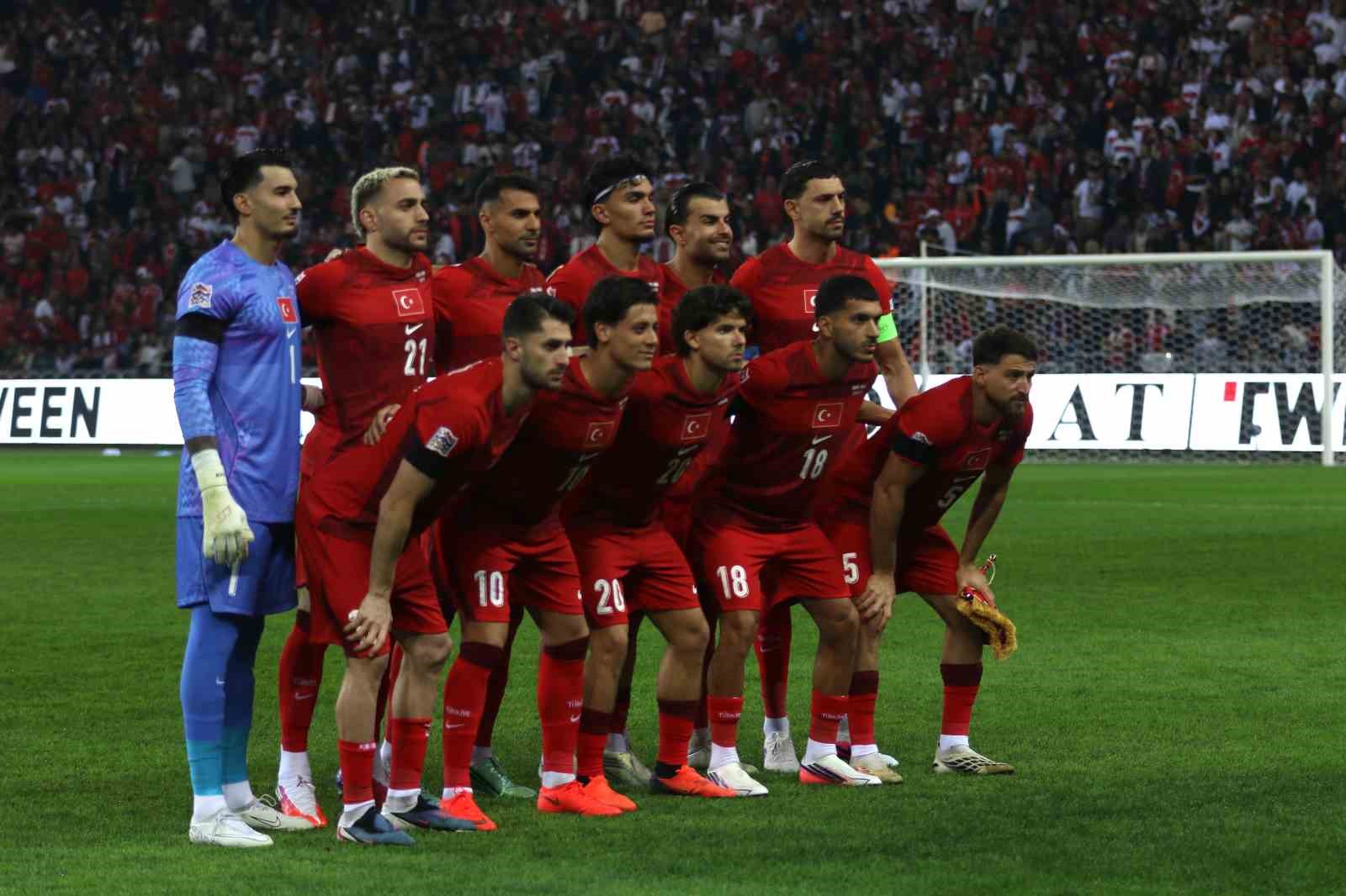 A MİLLİ FUTBOL TAKIMI, UEFA ULUSLAR A LİGİ 1. GRUP İLK MAÇINDA FRANSA İLE KOCAELİ'DE KARŞILAŞIYOR. MÜCADELENİN 15 DAKİKASI GOLSÜZ EŞİTLİKLE GEÇİLDİ.