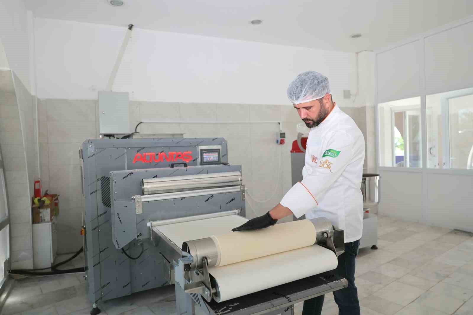 TAVAS BELEDİYESİ İLE TAVAS TİCARET ODASI, COĞRAFİ İŞARETLİ TAVAS BAKLAVASI’NIN TANITILMASI, PAZARLANMASI VE MARKALAŞMASININ GÜÇLENDİRİLMESİ AMACIYLA İŞ BİRLİĞİ PROTOKOLÜ İMZALADI.