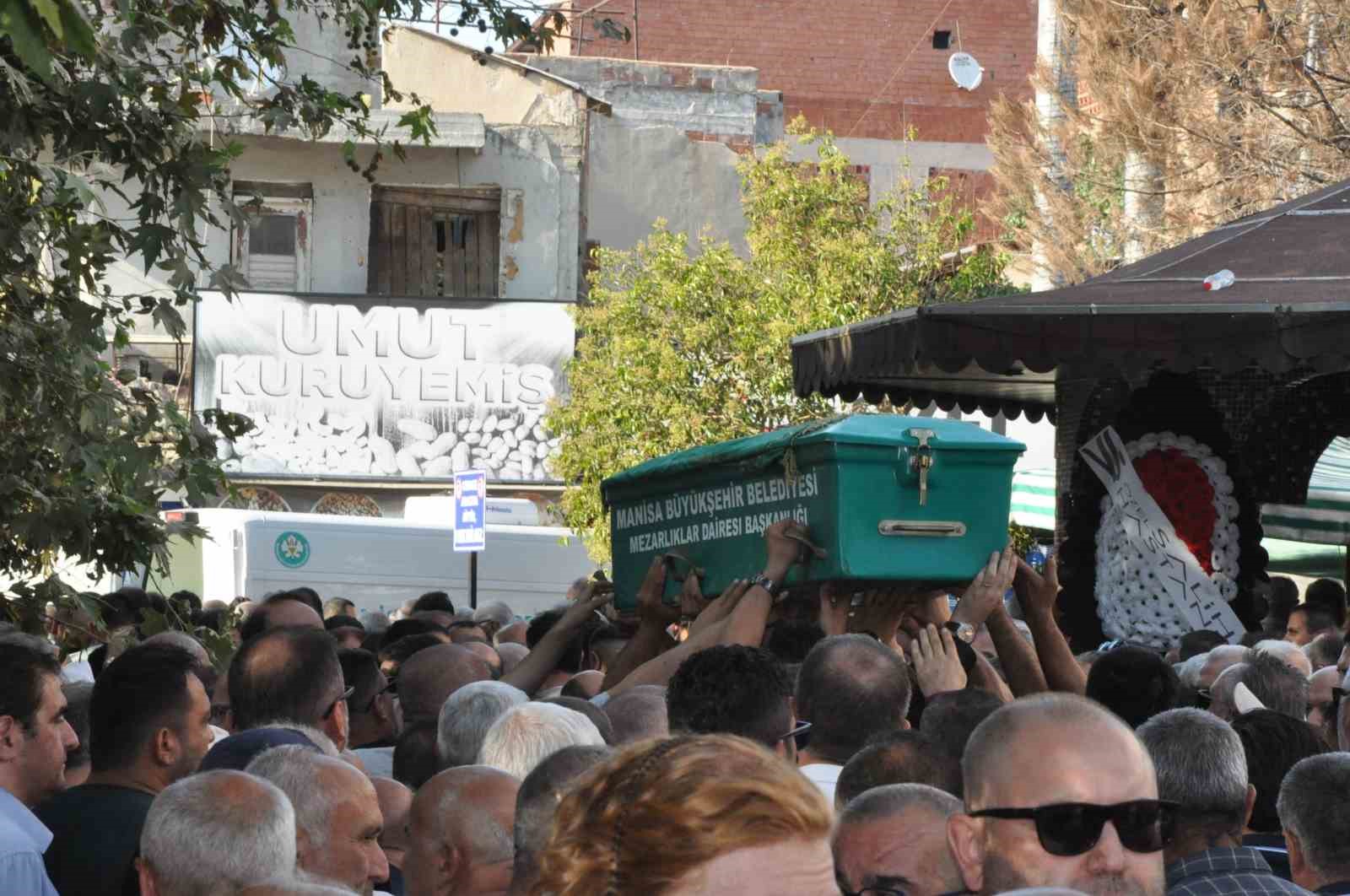 MANİSA’NIN SALİHLİ İLÇESİNDEKİ GAZ DOLUM TESİSİNDE MEYDANA GELEN PATLAMA VE ARDINDAN ÇIKAN YANGINDA HAYATINI KAYBEDEN TESİS SAHİBİ NAZİF KAVAS, OLAYDAN 3 GÜN SONRA SON YOLCULUĞUNA UĞURLANDI.