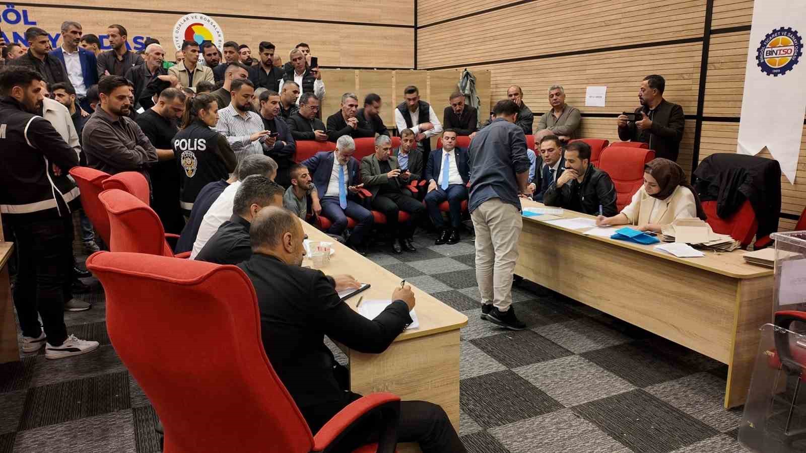 BİNGÖL TİCARET VE SANAYİ ODASI’NDA (BİNTSO) MESLEK KOMİTESİ VE MECLİS ÜYELİĞİ SEÇİMLERİ TAMAMLANDI. KADİR ÇİNTAY’IN BAŞKANLIĞINDAKİ MAVİ LİSTE, 10 MESLEK GRUBUNUN 9’UNDA SEÇİMLERİ KAZANDI.